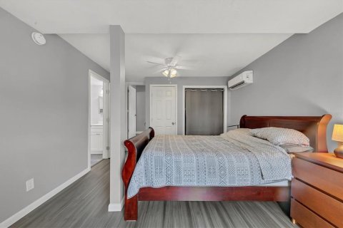 House in Sarasota, Florida 2 bedrooms, 76.74 sq.m. № 2232882 - photo 11