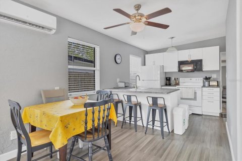 House in Sarasota, Florida 2 bedrooms, 76.74 sq.m. № 2232882 - photo 16