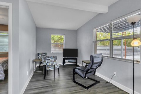 House in Sarasota, Florida 2 bedrooms, 76.74 sq.m. № 2232882 - photo 13