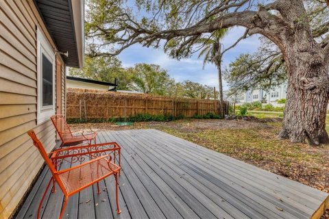 House in Sarasota, Florida 2 bedrooms, 76.74 sq.m. № 2232882 - photo 21