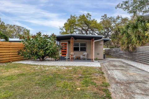 House in Sarasota, Florida 2 bedrooms, 76.74 sq.m. № 2232882