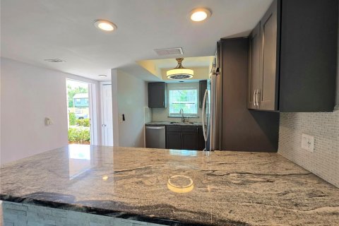 Copropriété à louer à Largo, Floride: 2 chambres, 84.73 m2 № 2385597 - photo 4