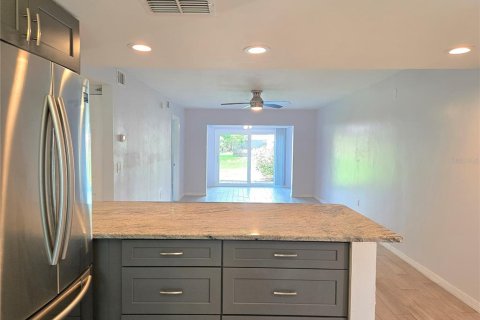 Copropriété à louer à Largo, Floride: 2 chambres, 84.73 m2 № 2385597 - photo 14