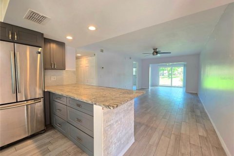 Copropriété à louer à Largo, Floride: 2 chambres, 84.73 m2 № 2385597 - photo 3