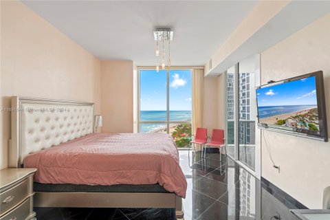 Condo in Sunny Isles Beach, Florida, 2 bedrooms  № 1713223 - photo 23