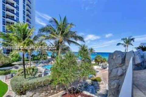 Condo in Sunny Isles Beach, Florida, 2 bedrooms  № 1713223 - photo 27
