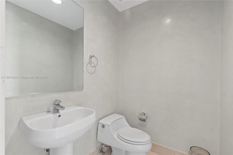 Condo in Sunny Isles Beach, Florida, 2 bedrooms  № 1713223 - photo 22