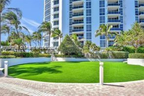 Condo in Sunny Isles Beach, Florida, 2 bedrooms  № 1713223 - photo 29