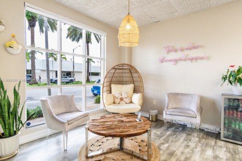Commercial property in Coral Gables, Florida № 1892049 - photo 3