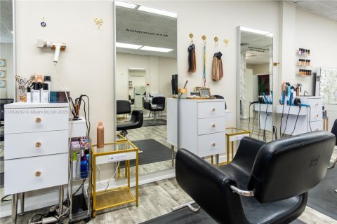 Commercial property in Coral Gables, Florida № 1892049 - photo 20