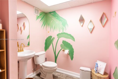 Commercial property in Coral Gables, Florida № 1892049 - photo 17
