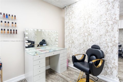 Commercial property in Coral Gables, Florida № 1892049 - photo 12