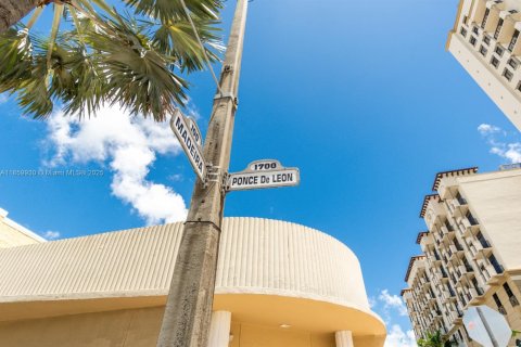 Commercial property in Coral Gables, Florida № 1892049 - photo 2