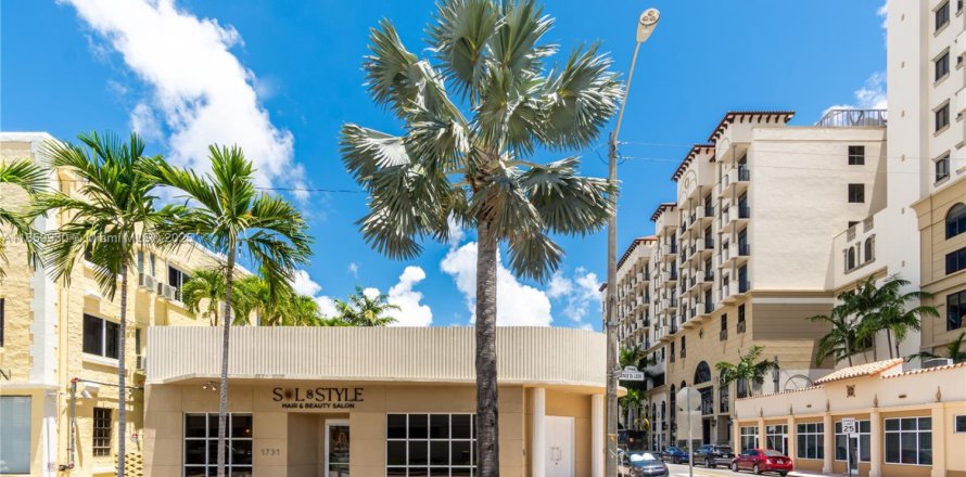 Commercial property in Coral Gables, Florida № 1892049