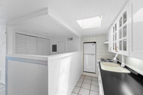 Commercial property in Stuart, Florida 1 bedroom, 50.63 sq.m. № 2392770 - photo 6