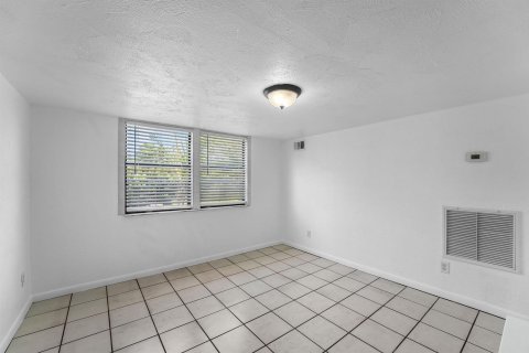 Commercial property in Stuart, Florida 1 bedroom, 50.63 sq.m. № 2392770 - photo 9