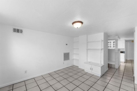Commercial property in Stuart, Florida 1 bedroom, 50.63 sq.m. № 2392770 - photo 10