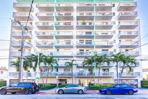 Condo in Miami Beach, Florida  № 1951750 - photo 3