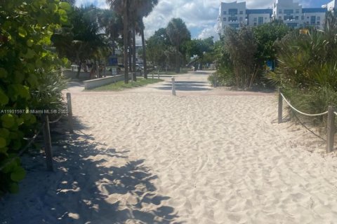 Condo in Miami Beach, Florida  № 1951750 - photo 15