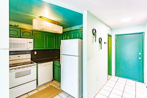 Condo in Miami Beach, Florida  № 1951750 - photo 5