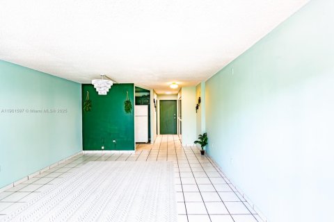 Condo in Miami Beach, Florida  № 1951750 - photo 4