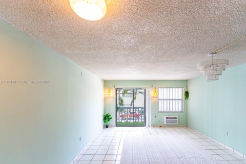 Condo in Miami Beach, Florida  № 1951750 - photo 10