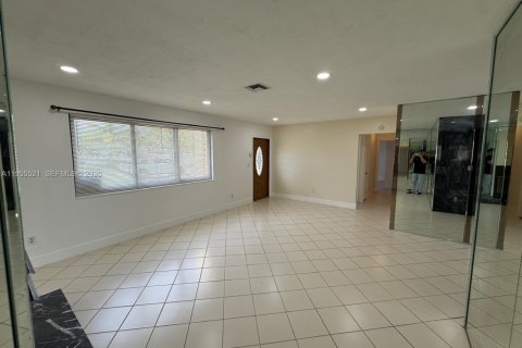 Купить виллу или дом в Майами, Флорида 5 спален, 148.64м2, № 2020621 - фото 8