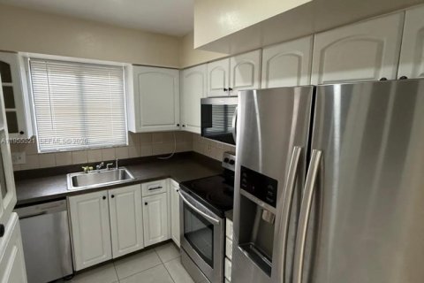 Купить виллу или дом в Майами, Флорида 5 спален, 148.64м2, № 2020621 - фото 17