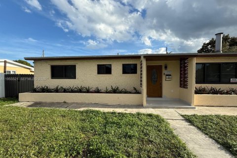 Купить виллу или дом в Майами, Флорида 5 спален, 148.64м2, № 2020621 - фото 2