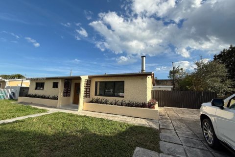 Дом в Майами, Флорида 5 спален, 148.64м2 № 2020621