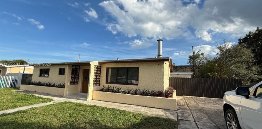 Дом в Майами, Флорида 5 спален, 148.64м2 № 2020621