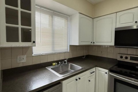 Купить виллу или дом в Майами, Флорида 5 спален, 148.64м2, № 2020621 - фото 19