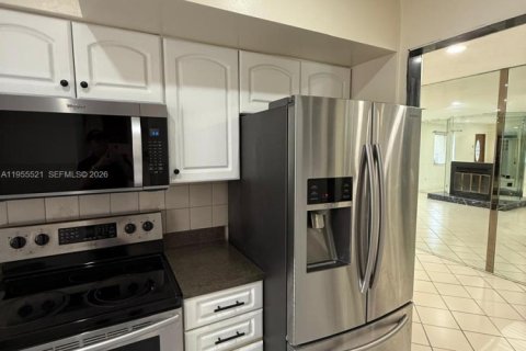 Купить виллу или дом в Майами, Флорида 5 спален, 148.64м2, № 2020621 - фото 18