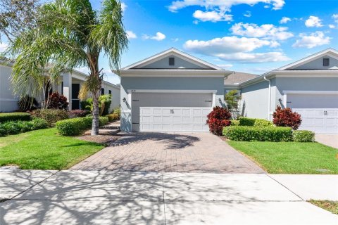 House in Kissimmee, Florida 2 bedrooms, 144.65 sq.m. № 1575323 - photo 1