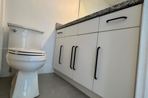 Apartamento en alquiler en Miami Beach, Florida, 1 dormitorio, 74.32 m2 № 1993778 - foto 17