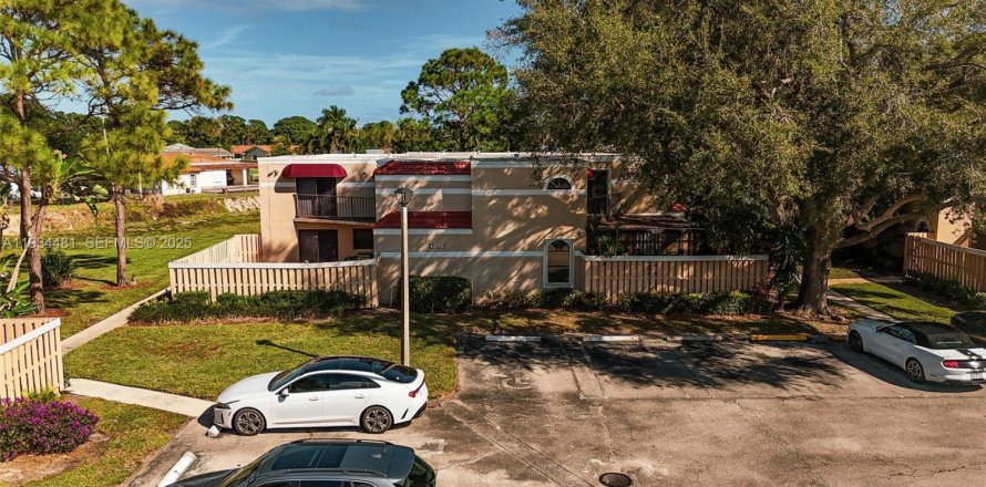 Townhouse in Delray Beach, Florida 3 bedrooms, 123.19 sq.m. № 2035590