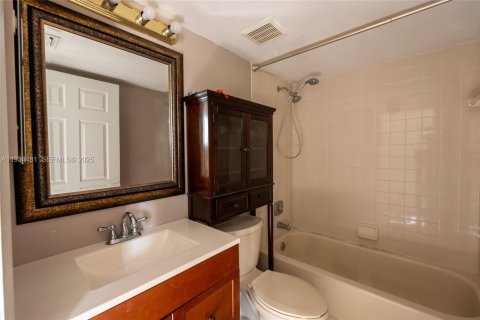 Townhouse in Delray Beach, Florida 3 bedrooms, 123.19 sq.m. № 2035590 - photo 25