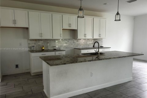 House in Fort Myers, Florida 5 bedrooms № 2062913 - photo 5