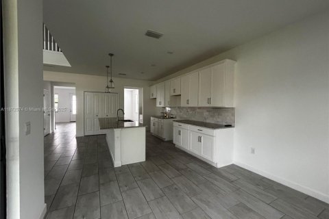 House in Fort Myers, Florida 5 bedrooms № 2062913 - photo 6