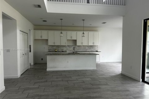 House in Fort Myers, Florida 5 bedrooms № 2062913 - photo 4