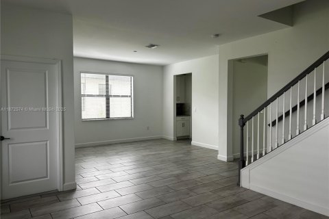 House in Fort Myers, Florida 5 bedrooms № 2062913