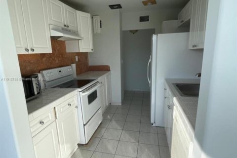 Купить кондоминиум в Санни-Айлс-Бич, Флорида 2 спальни, 87.05м2, № 1971696 - фото 10