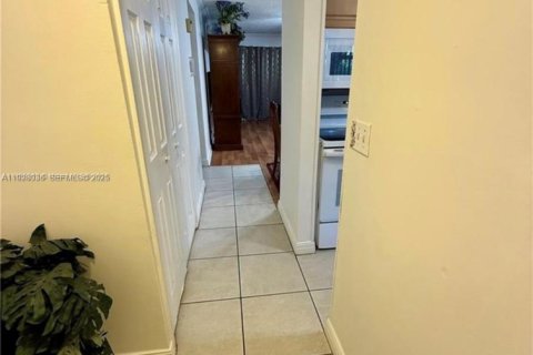 Copropriété à vendre à Margate, Floride: 2 chambres, 89 m2 № 1988185 - photo 9