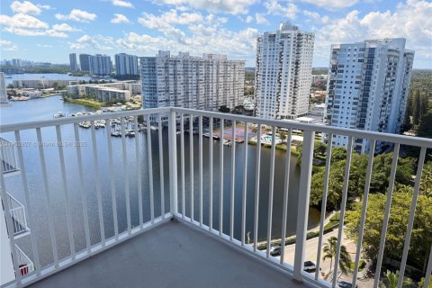 Condo in Aventura, Florida, 2 bedrooms № 2060228 - photo 2