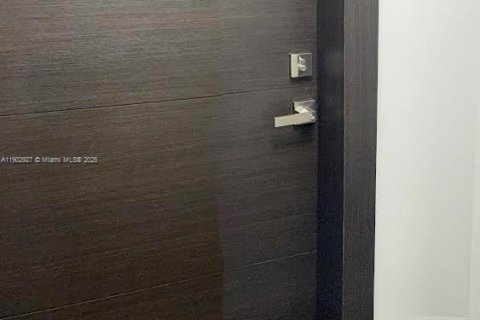 Condo in Aventura, Florida, 2 bedrooms № 2060228 - photo 4
