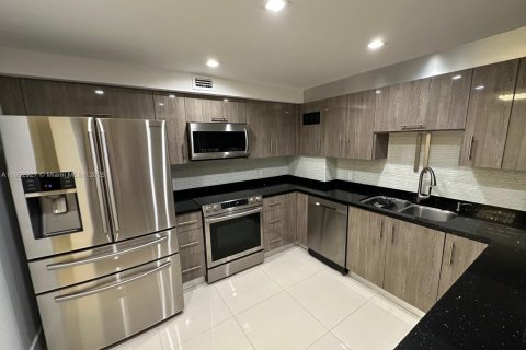 Condo in Aventura, Florida, 2 bedrooms № 2060228 - photo 6