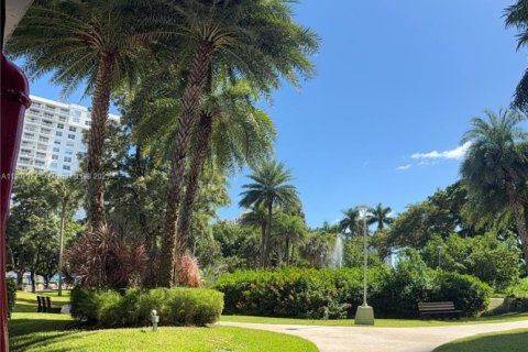 Condo in Aventura, Florida, 2 bedrooms № 2060228 - photo 22