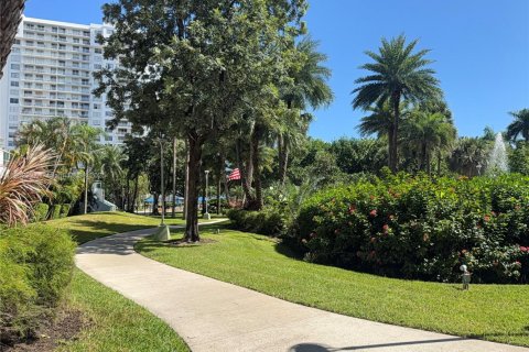 Condo in Aventura, Florida, 2 bedrooms № 2060228 - photo 21