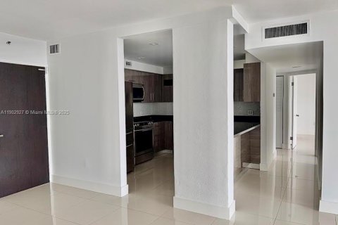 Condo in Aventura, Florida, 2 bedrooms № 2060228 - photo 10