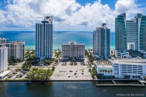 Condominio en alquiler en Hollywood, Florida, 1 dormitorio, 73.39 m2 № 2029084 - foto 16